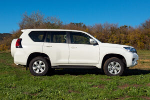 Affordable car hire for Lake Kivu tours